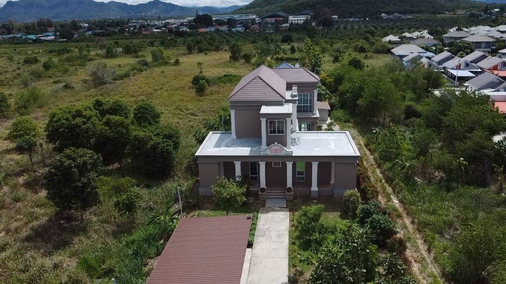 Villa de 5 dormitorios en Hua Hin, Thailand No. 21642