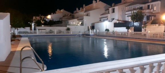 Adosado de 4 dormitorios en Estepona, Spain No. 56028 58