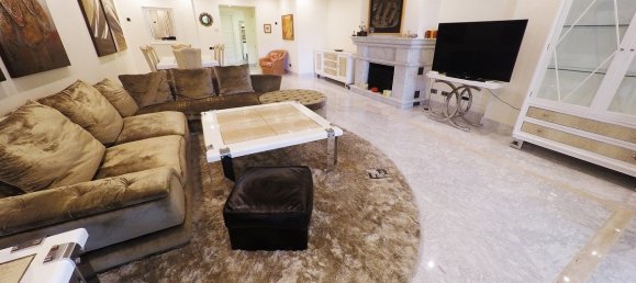 3 bedrooms Apartment in Marbella, Spain No. 566 2