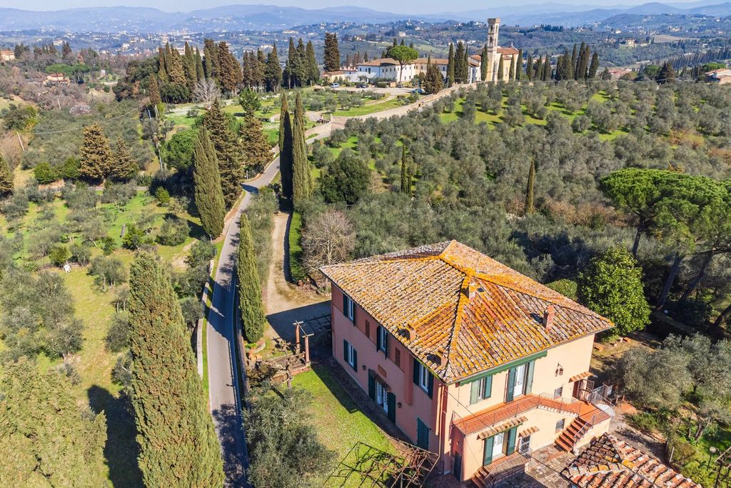 5 bedrooms Apartment in Impruneta, Italy No. 237963