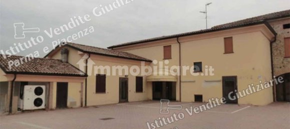 615m² Building in Fidenza, Italy No. 16741 11