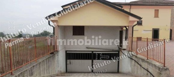 615m² Building in Fidenza, Italy No. 16741 6