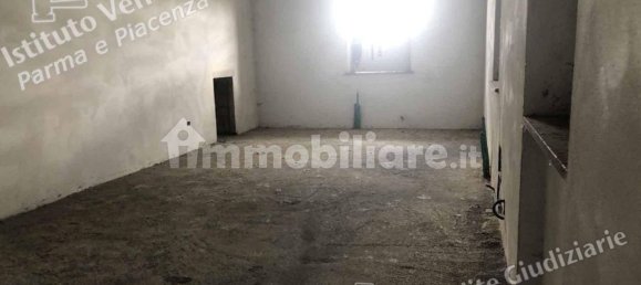 615m² Building in Fidenza, Italy No. 16741 4