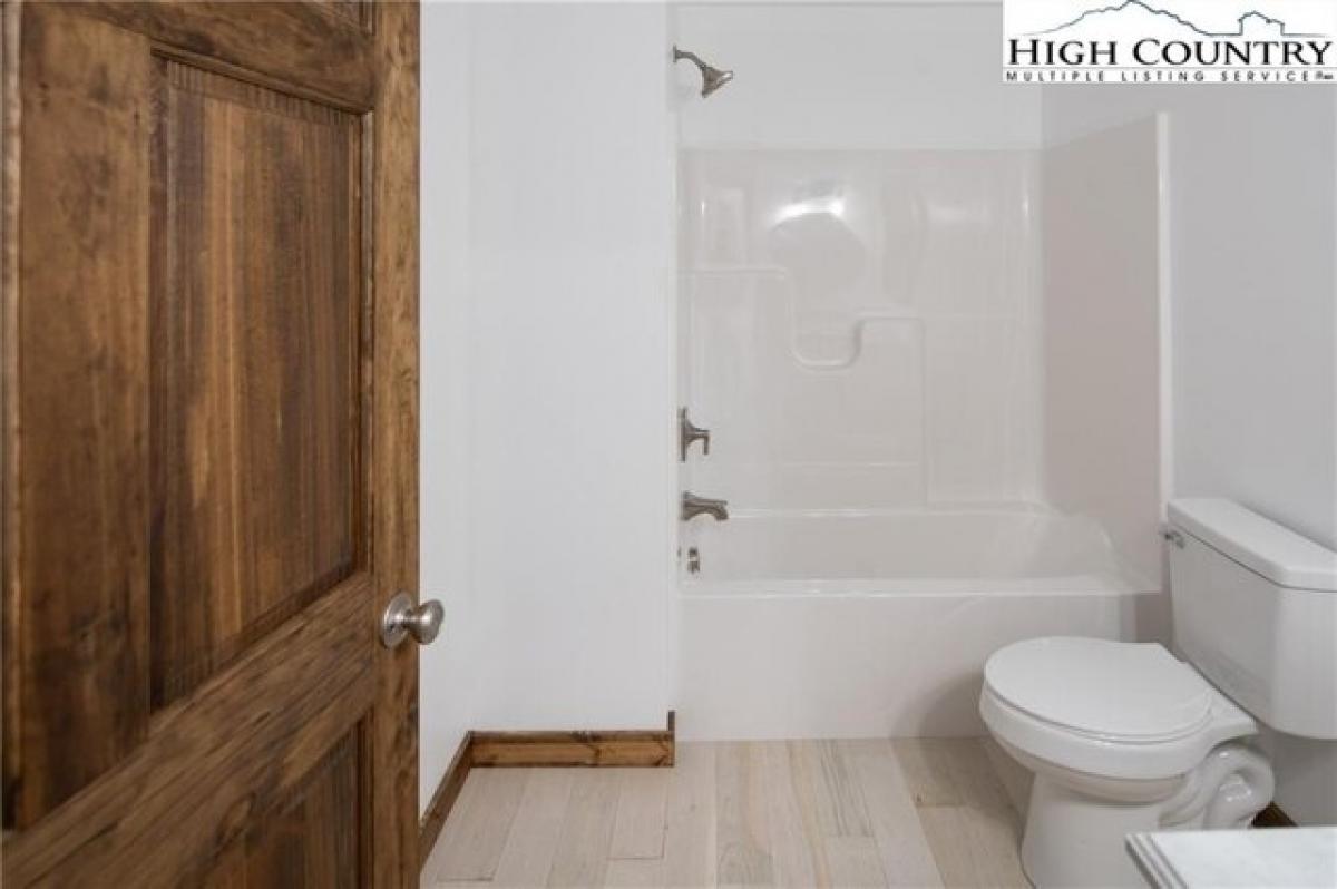 2 bedrooms House in West Jefferson, USA No. 424094