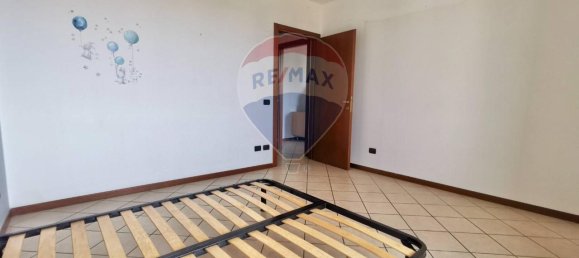 2 rooms Apartment in Seriate, Italy No. 30703 8