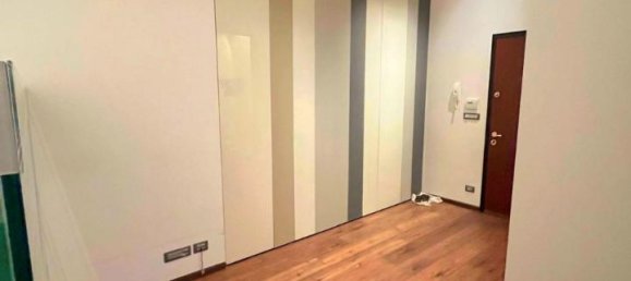 7 rooms Apartment in Genoa, Italy No. 26045 2