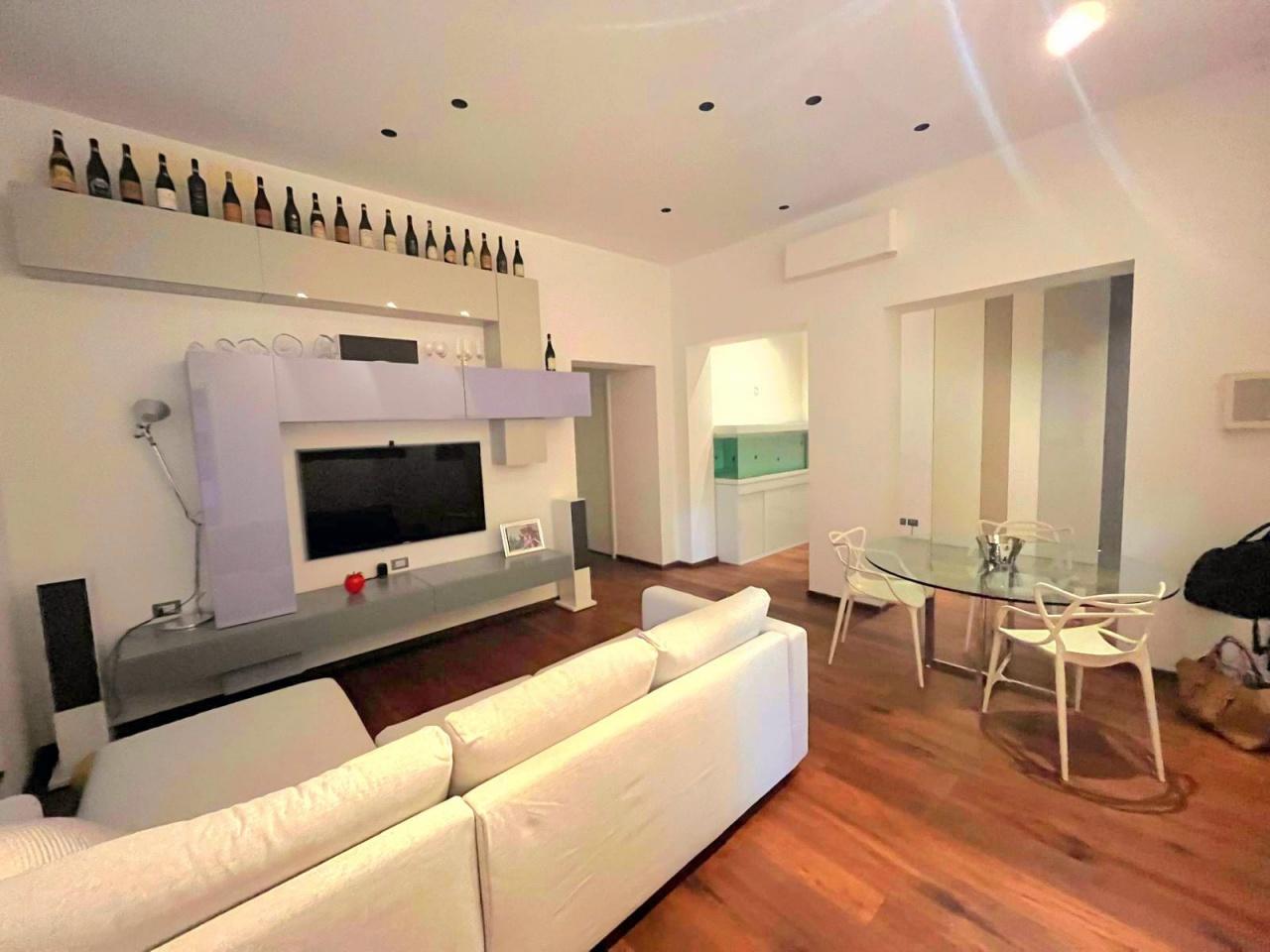 7 rooms Apartment in Genoa, Italy No. 26045