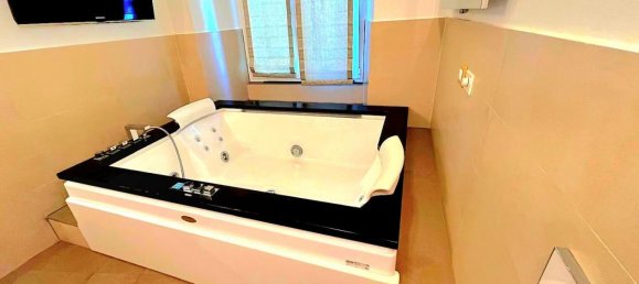 7 rooms Apartment in Genoa, Italy No. 26045 4