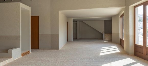 361m² Commercial property in Cascais, Portugal No. 144074 10