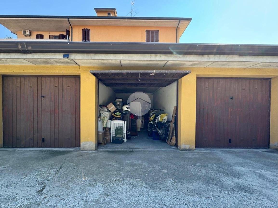 16m² Garage in Cremona, Italy No. 354219