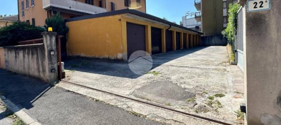 16m² Garage in Cremona, Italy No. 354219 2