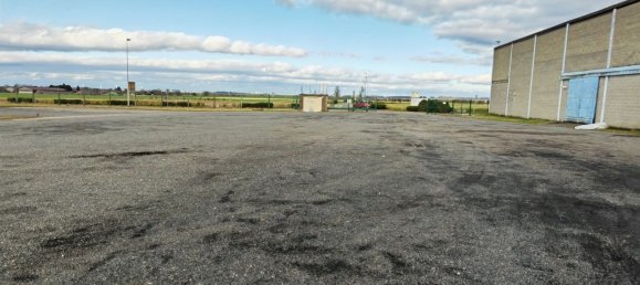 9200m² Commercial property in Tricot, France No. 254660 3