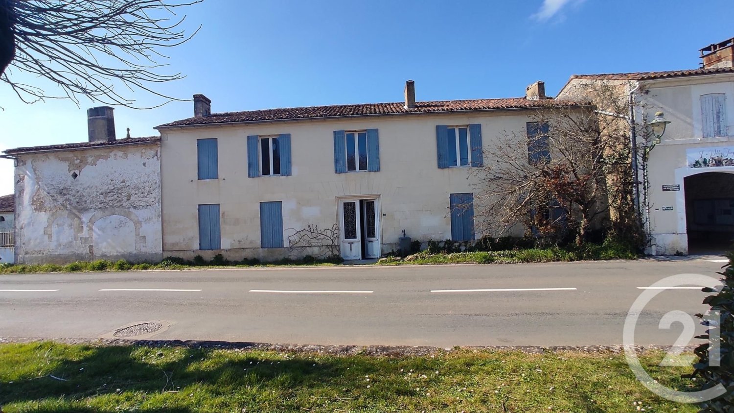 3 bedrooms House in Thezac, France No. 100872