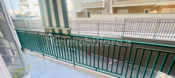 Apartamento de 2 dormitorios en Valenzano, Italy No. 26171 3