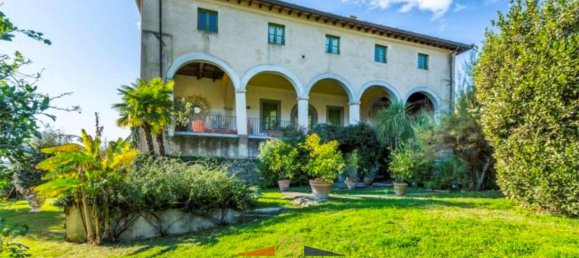 9 bedrooms Villa in Lucca, Italy No. 546 10