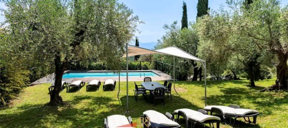 9 bedrooms Villa in Lucca, Italy No. 546 2