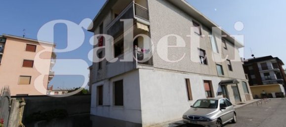  Garage in Busto Arsizio, Italy No. 8280 2