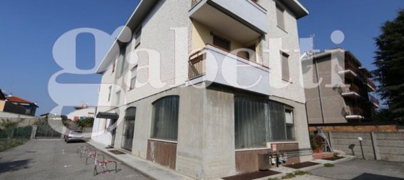  Garage in Busto Arsizio, Italy No. 8280 12