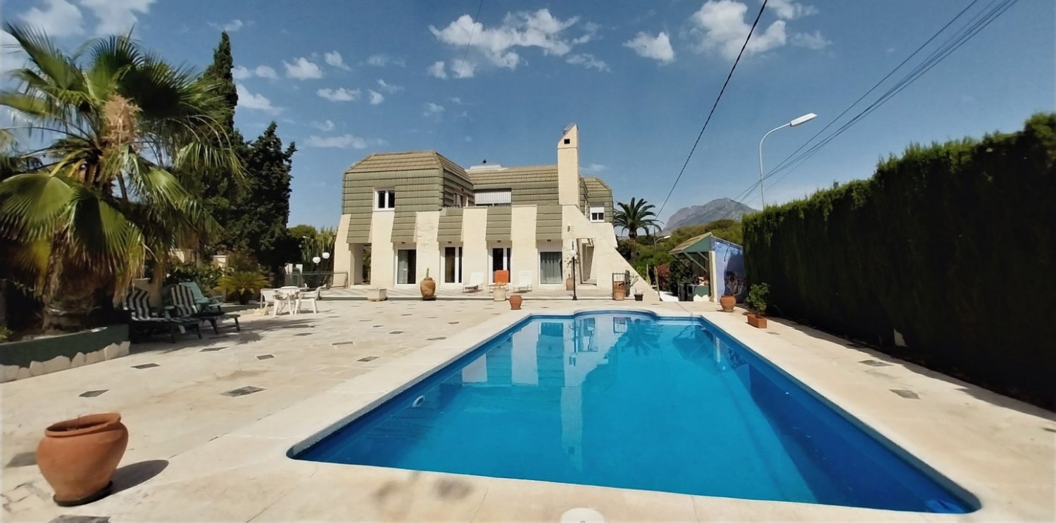 5 bedrooms Villa in Benidorm, Spain No. 5496