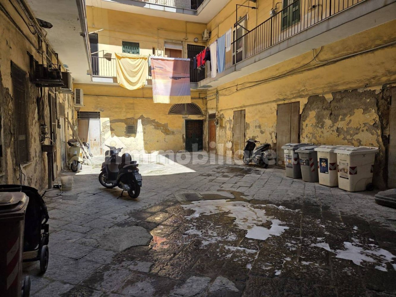 93m² Warehouse in Naples, Italy No. 267847