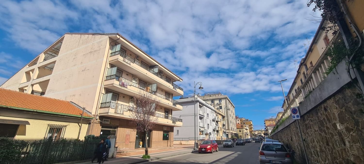 3 rooms Apartment in Vibo Valentia, Italy No. 140248