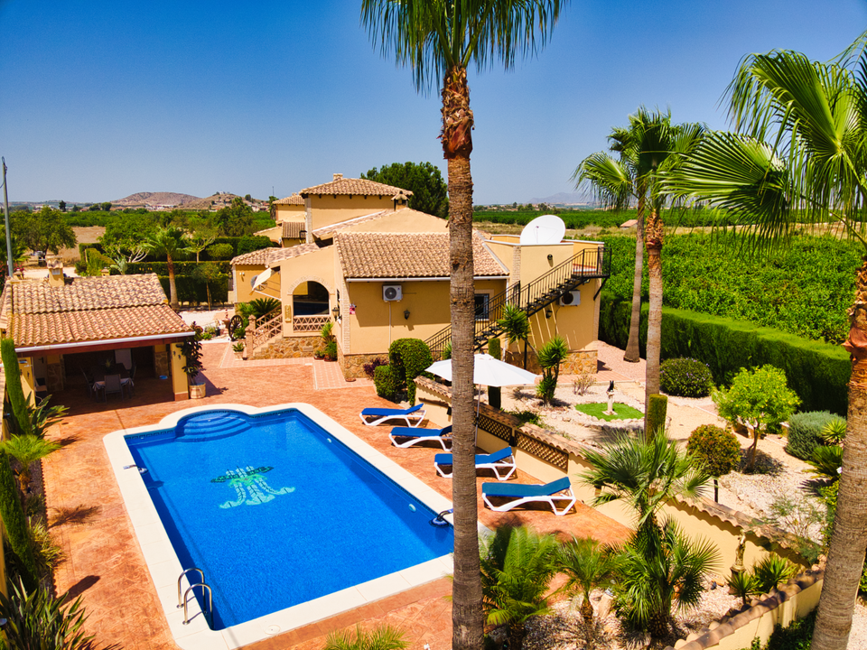 Villa de 4 dormitorios en Alicante, Spain No. 200964