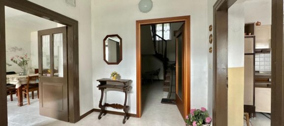 Casa de 6 habitaciónes en Udine, Italy No. 17959 3