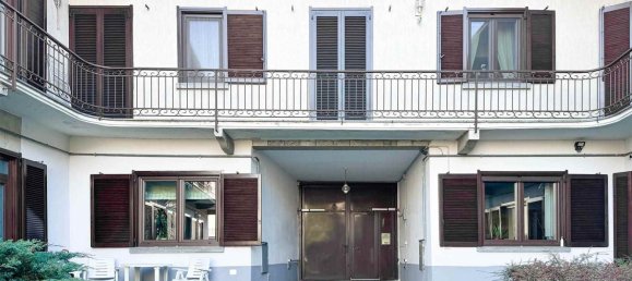 3 bedrooms House in Samarate, Italy No. 166904 6