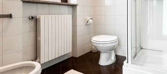 3 bedrooms House in Samarate, Italy No. 166904 3