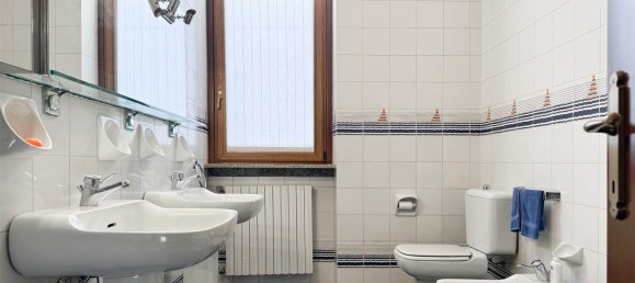 3 bedrooms House in Samarate, Italy No. 166904 24