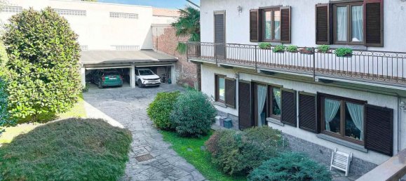 3 bedrooms House in Samarate, Italy No. 166904 4