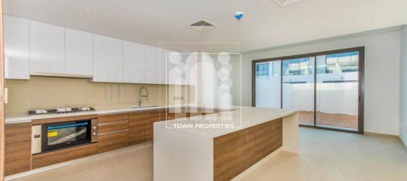 3 bedrooms Villa in Yas Island, UAE No. 5972 2