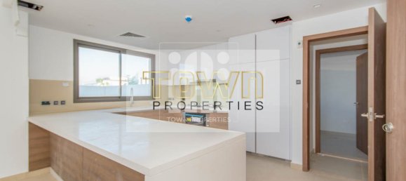 3 bedrooms Villa in Yas Island, UAE No. 5972 5