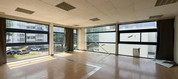 Propiedad comercial de 10 habitaciónes en Laon, France No. 317019 2