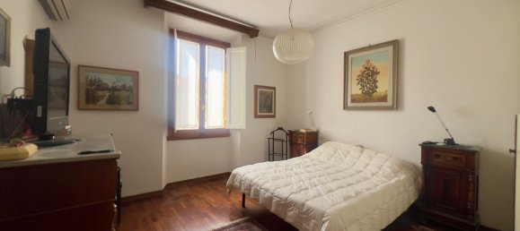 5-Zimmer Haus in Prato, Italy, Nr. 48806 9