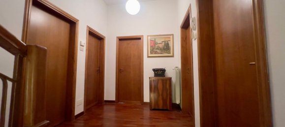 5-Zimmer Haus in Prato, Italy, Nr. 48806 14