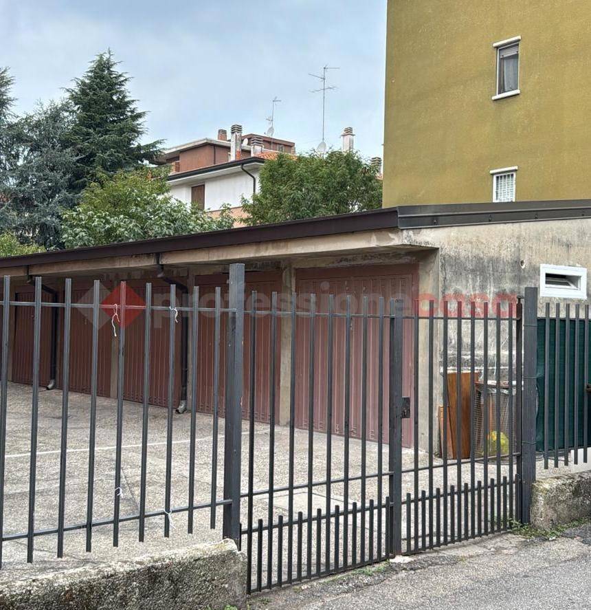 Garaje en Pioltello, Italy 12 m² No. 379386