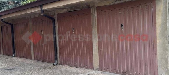 Garaje en Pioltello, Italy 12 m² No. 379386 2