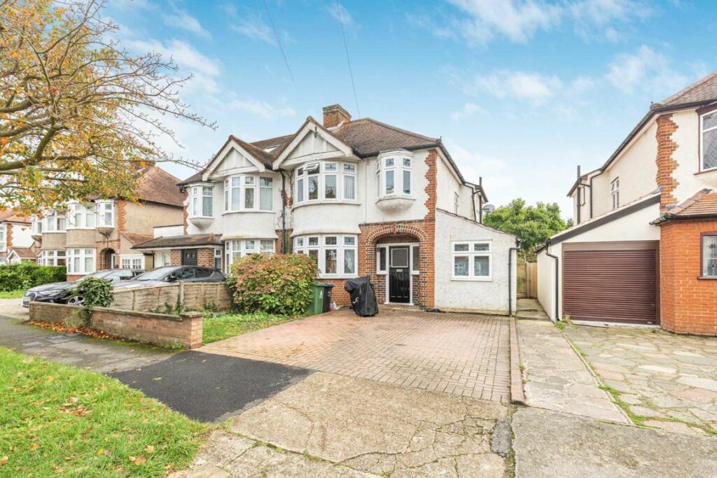 4 bedrooms House in Surbiton, United Kingdom No. 10227