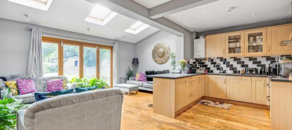 4 bedrooms House in Surbiton, United Kingdom No. 10227 3