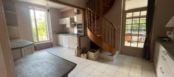 Casa de 5 dormitorios en Guilly, France No. 265766 8