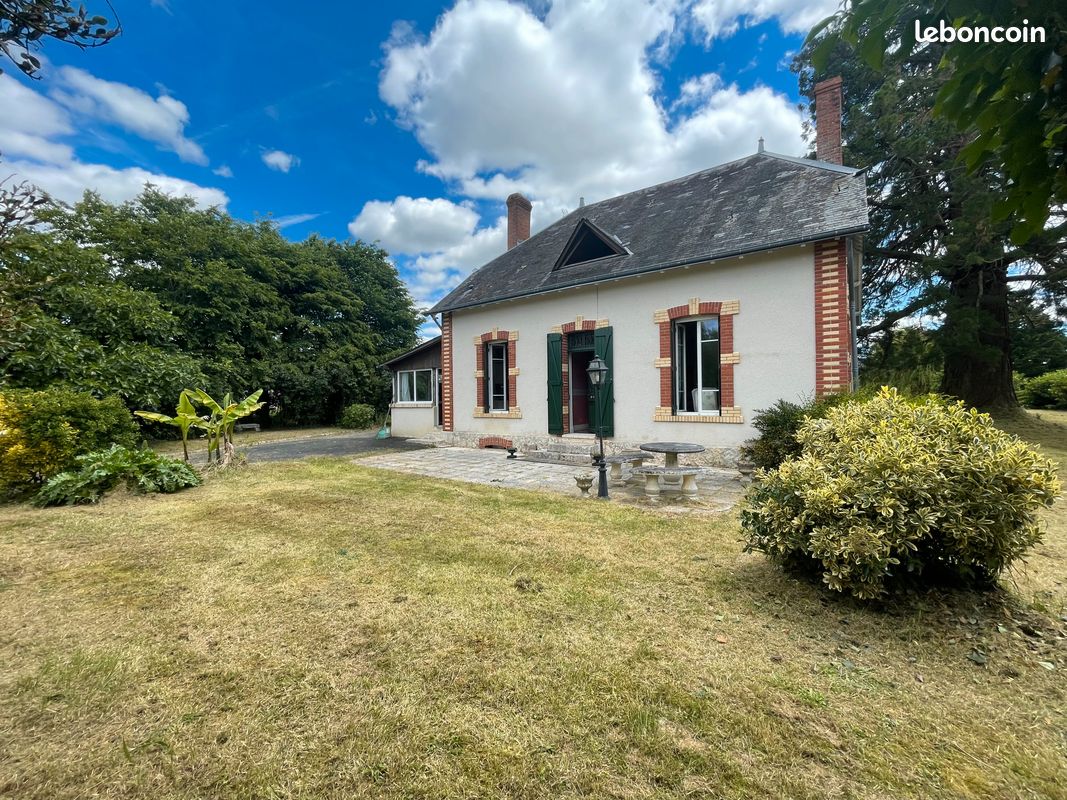 Casa de 5 dormitorios en Guilly, France No. 265766