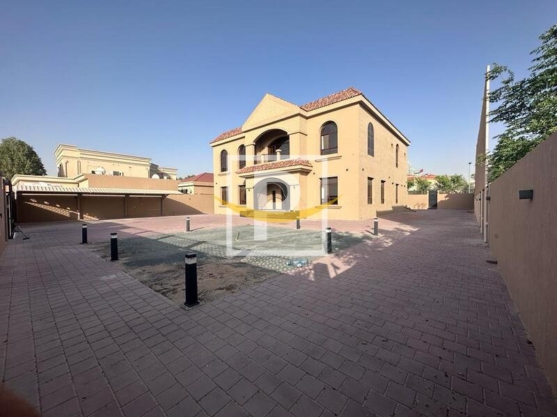 5 bedrooms Villa in Dubai, UAE No. 9410