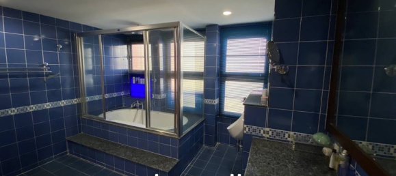 3 bedrooms Condo in Bangkok, Thailand No. 23896 9