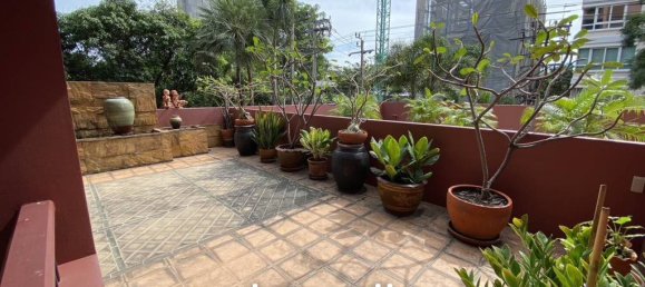 3 bedrooms Condo in Bangkok, Thailand No. 23896 2