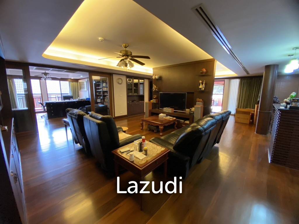 3 bedrooms Condo in Bangkok, Thailand No. 23896