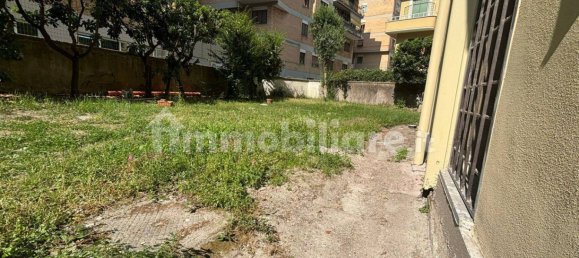2 bedrooms Apartment in Rome, Italy No. 323585 2