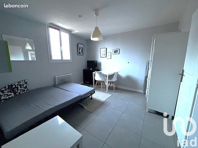 Estudio en Saint-Quentin, France No. 269012