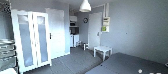 Estudio en Saint-Quentin, France No. 269012 2