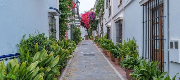 Adosado de 6 dormitorios en Marbella, Spain No. 146954 28